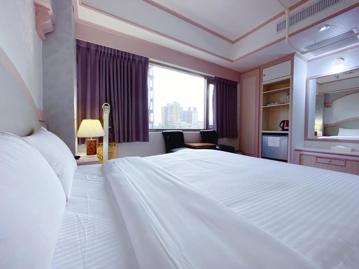 Chrysler Hotel Taipei Bagian luar foto