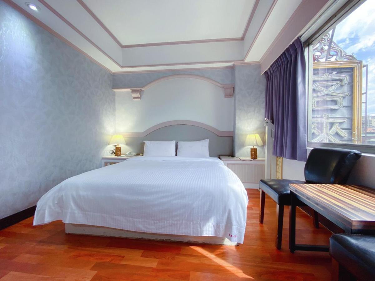 Chrysler Hotel Taipei Bagian luar foto